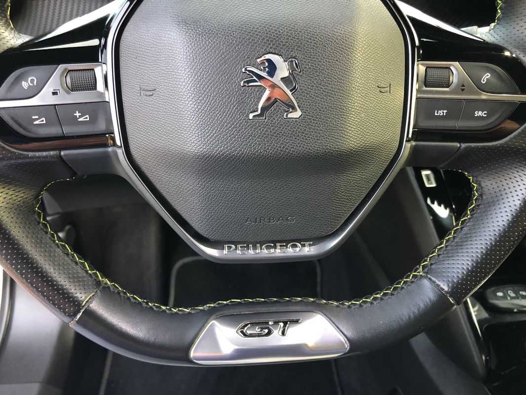 peugeot-e-2008-2021-eletrico