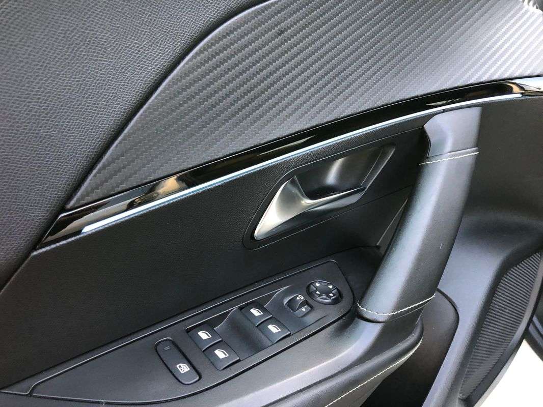 peugeot-e-2008-2021-eletrico