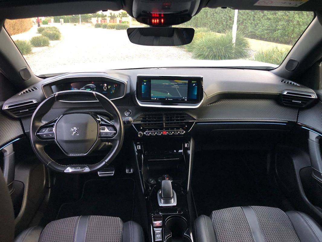 peugeot-e-2008-2021-eletrico