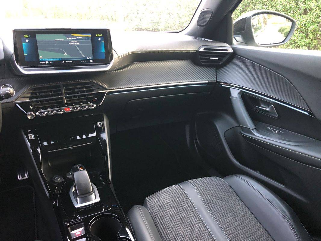 peugeot-e-2008-2021-eletrico