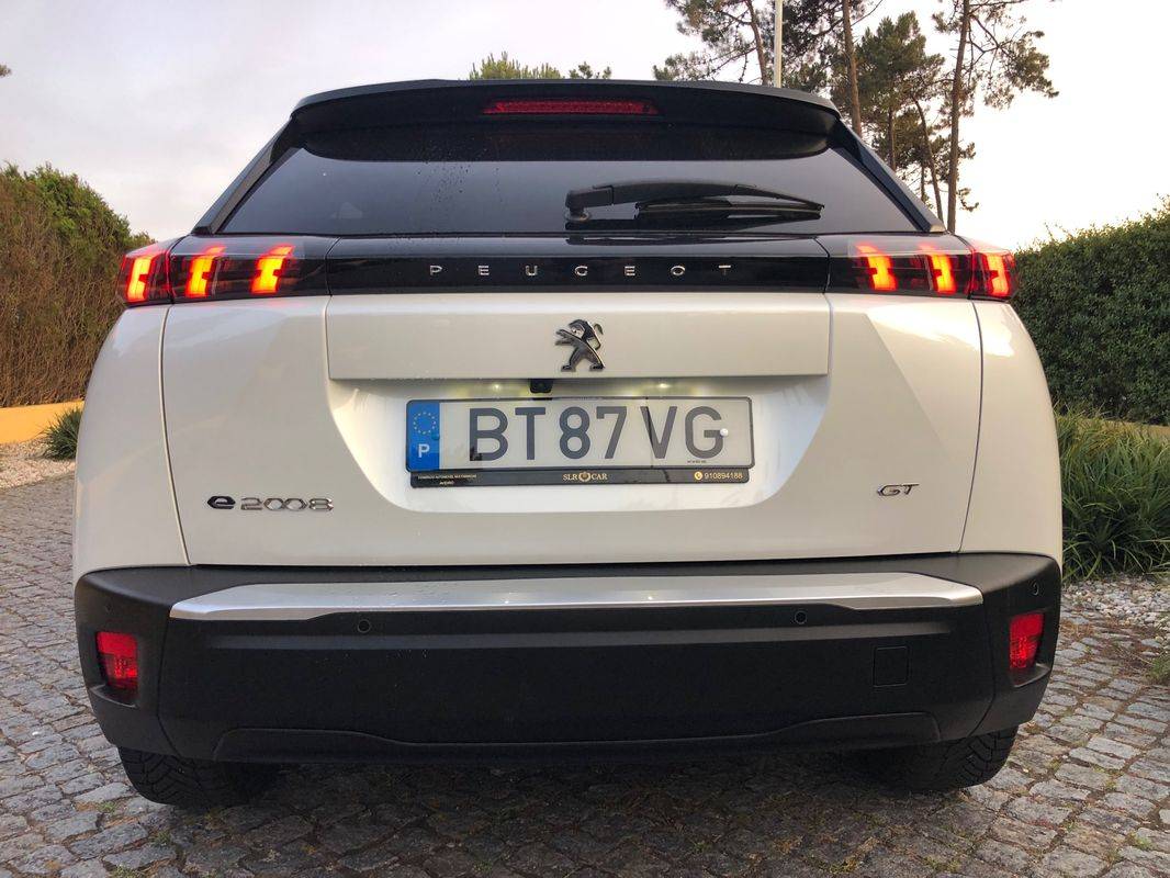 peugeot-e-2008-2021-eletrico