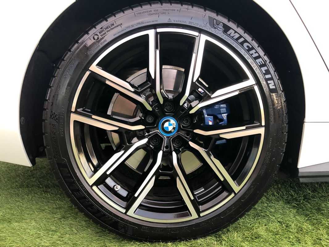 bmw-i4-2022-eletrico-0cc