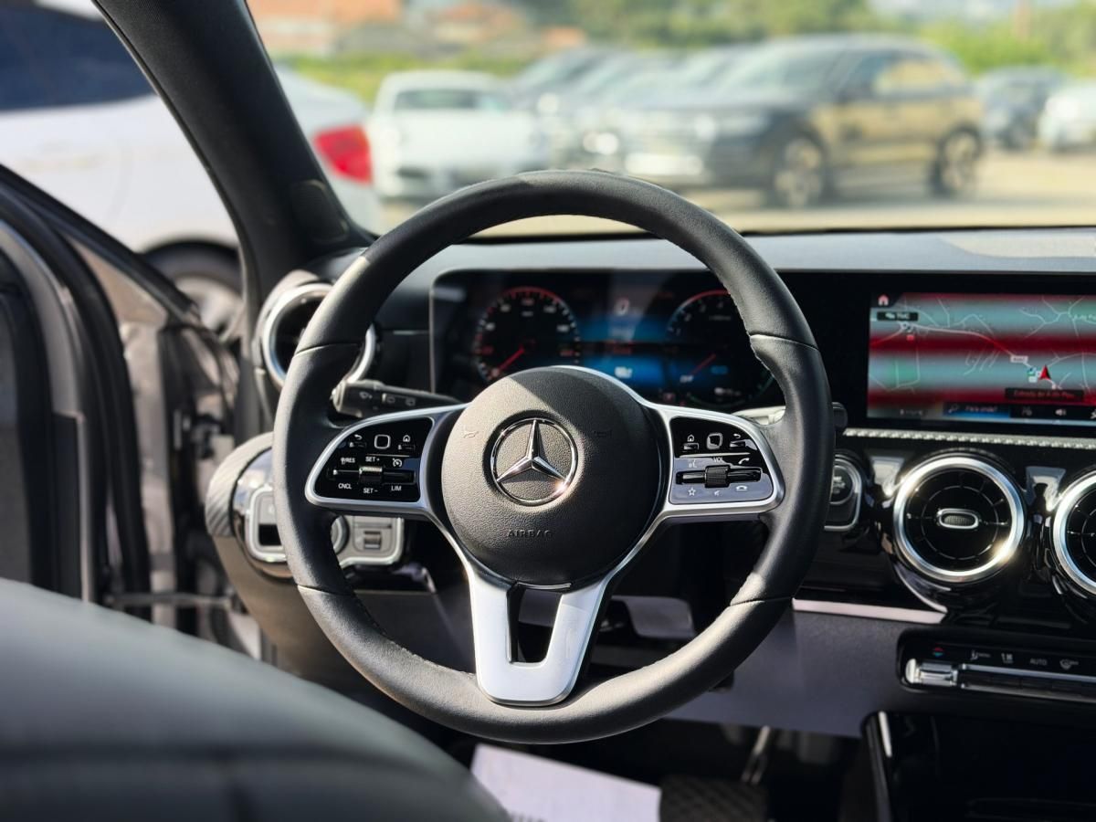 mercedes-benz-classe-a-2023-hibrido-a-gasolina-1332cc