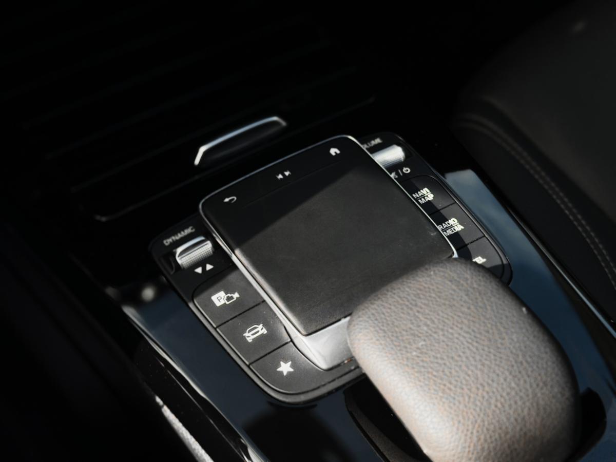 mercedes-benz-classe-a-2023-hibrido-a-gasolina-1332cc