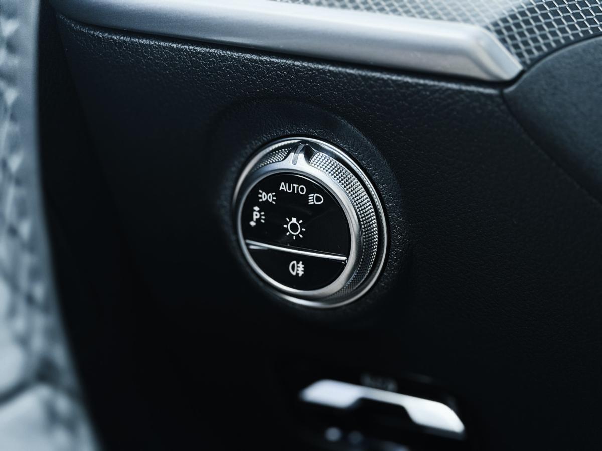 mercedes-benz-classe-c-2023-hibrido-a-gasolina-1991cc