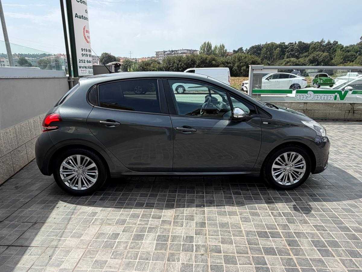 peugeot-208-2017-gasolina-1199cc