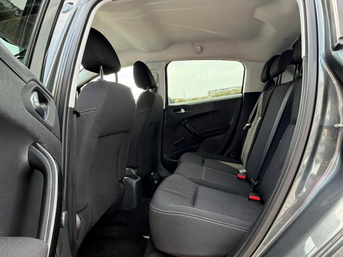 peugeot-208-2017-gasolina-1199cc
