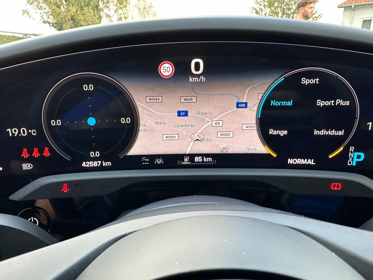 porsche-taycan-2021-eletrico-500cc