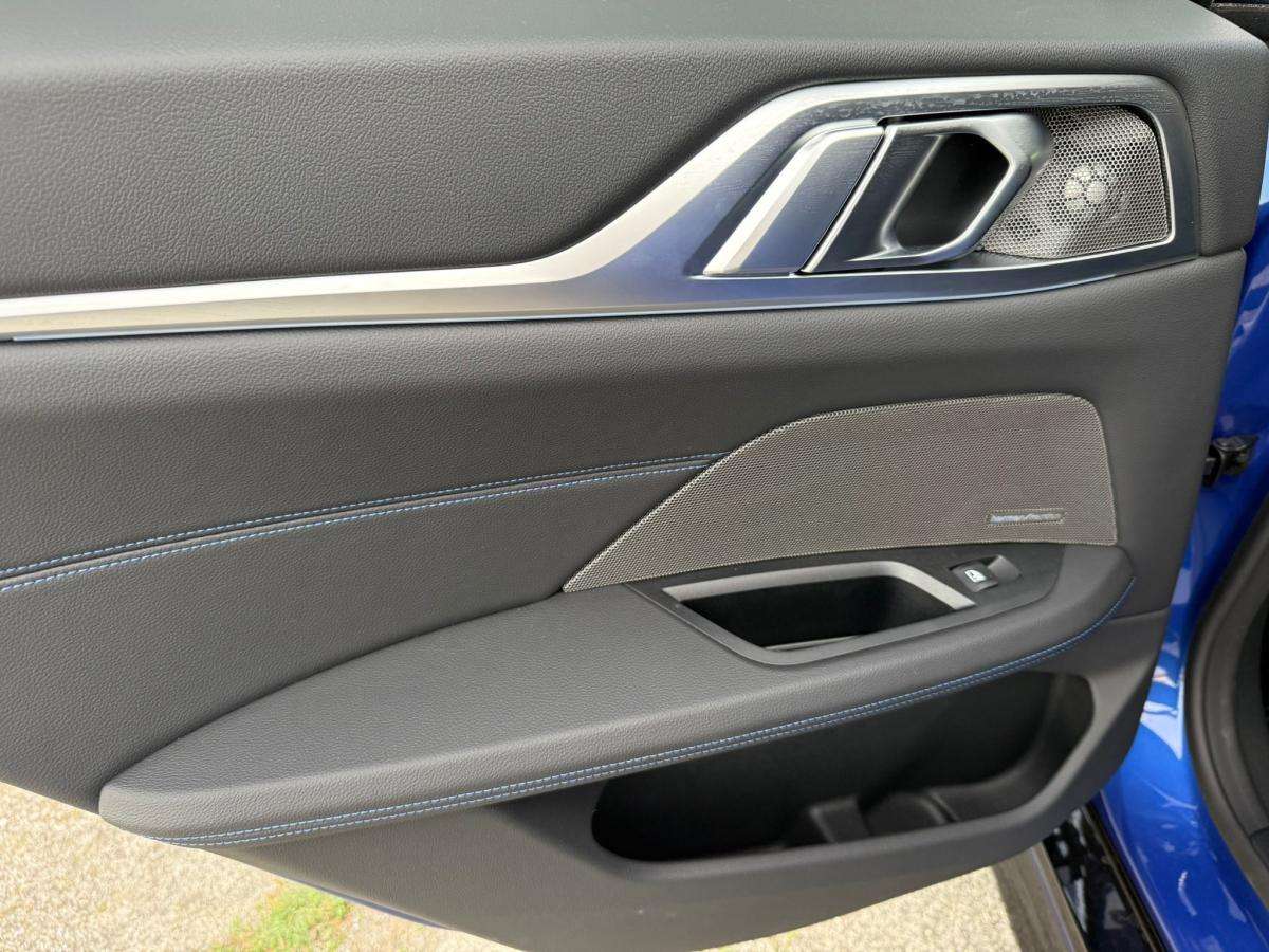 bmw-i4-2024-eletrico-500cc