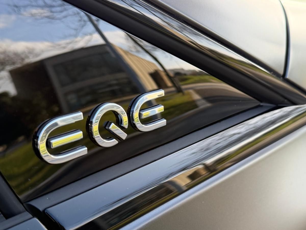 mercedes-benz-eqe-2023-eletrico-500cc