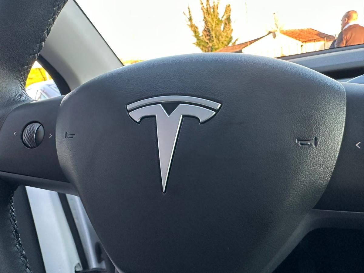 tesla-model-y-2021-eletrico-500cc