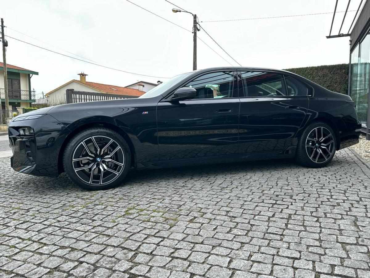 bmw-serie-7-2023-diesel-2993cc