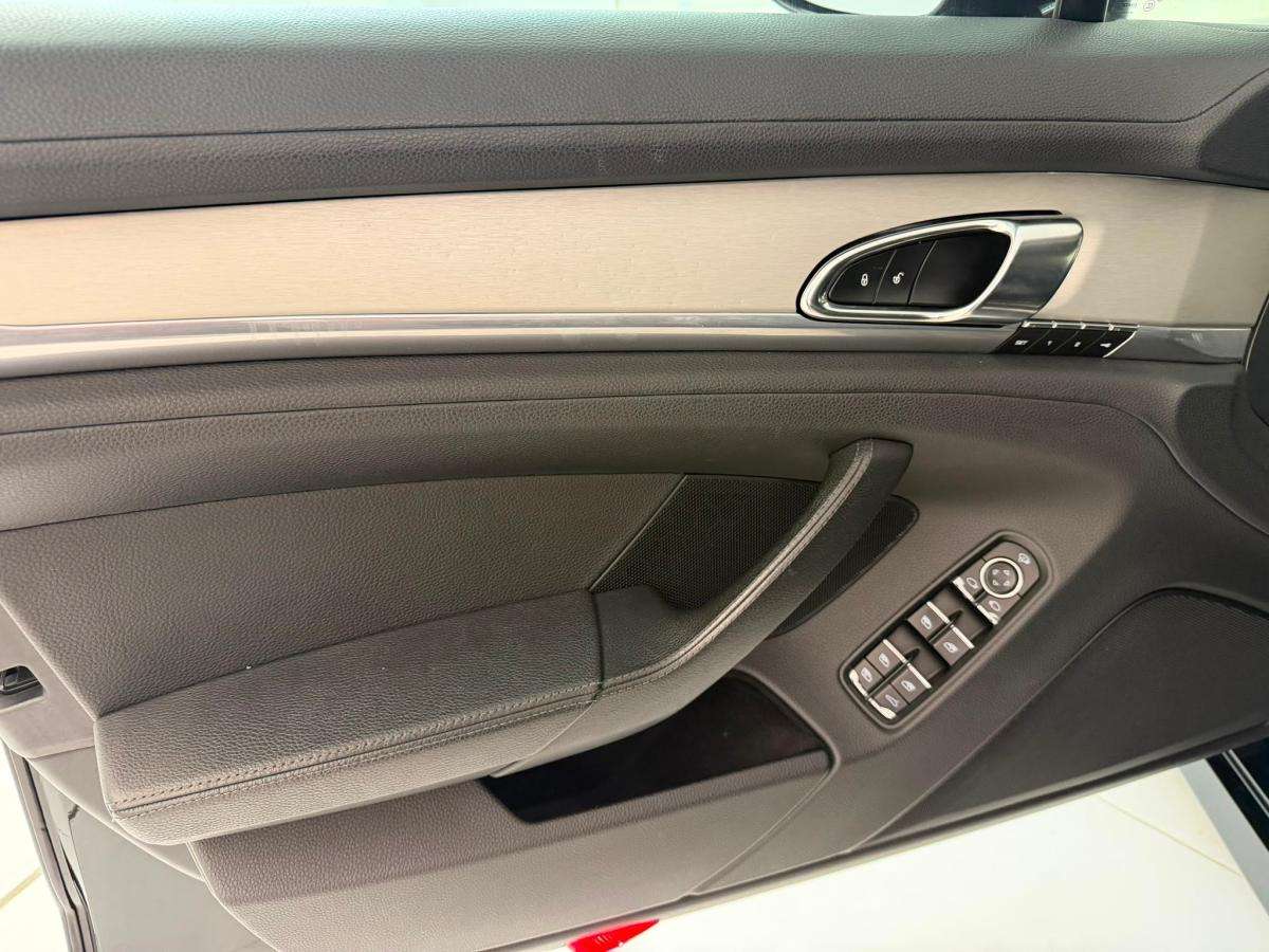 porsche-panamera-2015-hibrido-a-gasolina-2995cc