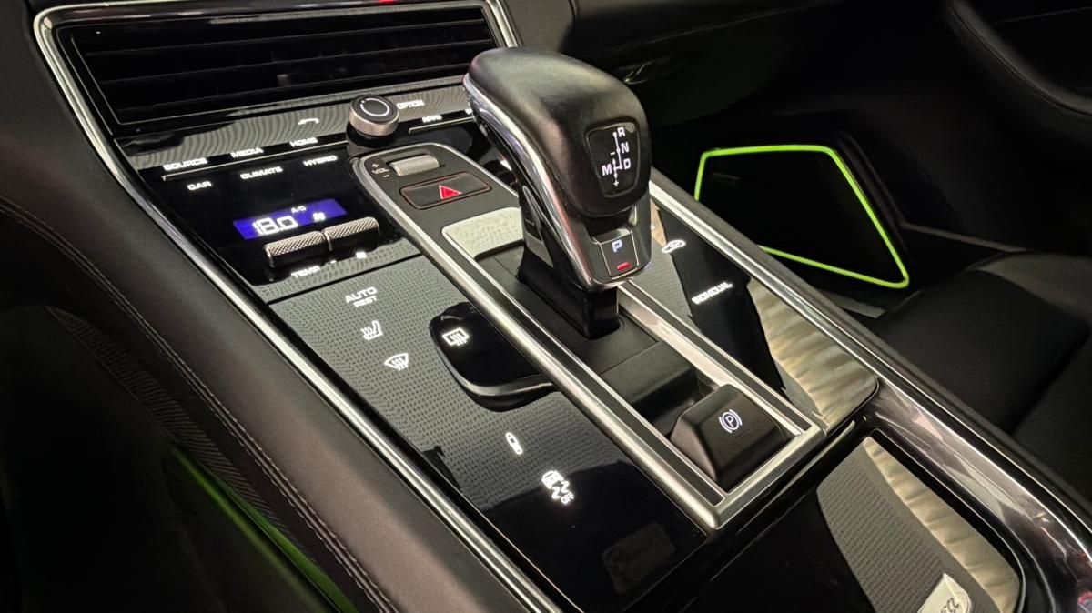 porsche-panamera-sport-turismo-2020-hibrido-a-gasolina-2894cc