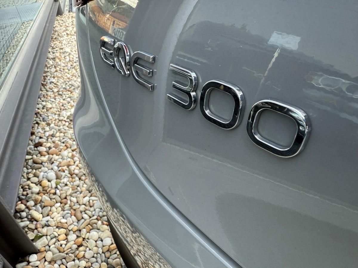 mercedes-benz-eqe-2023-eletrico-500cc