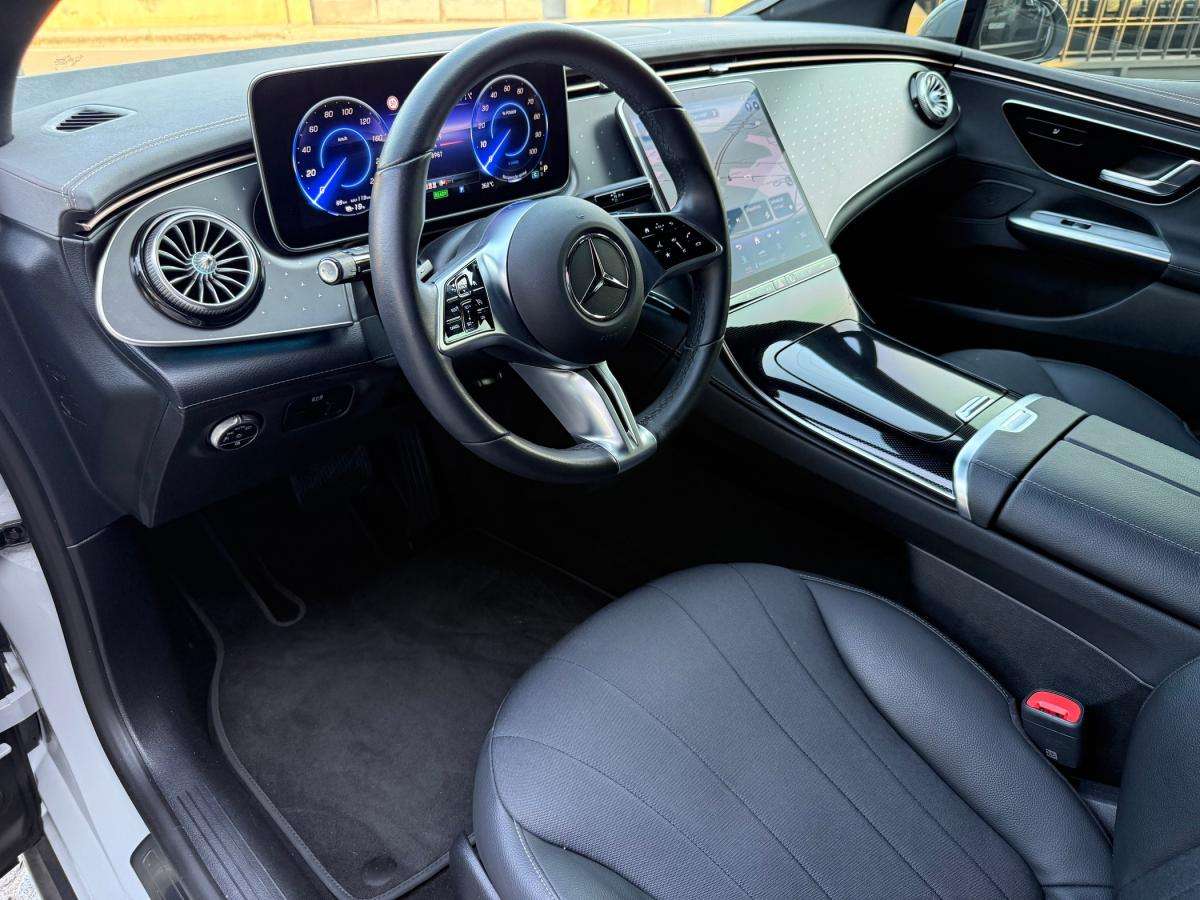 mercedes-benz-eqe-2023-eletrico-500cc