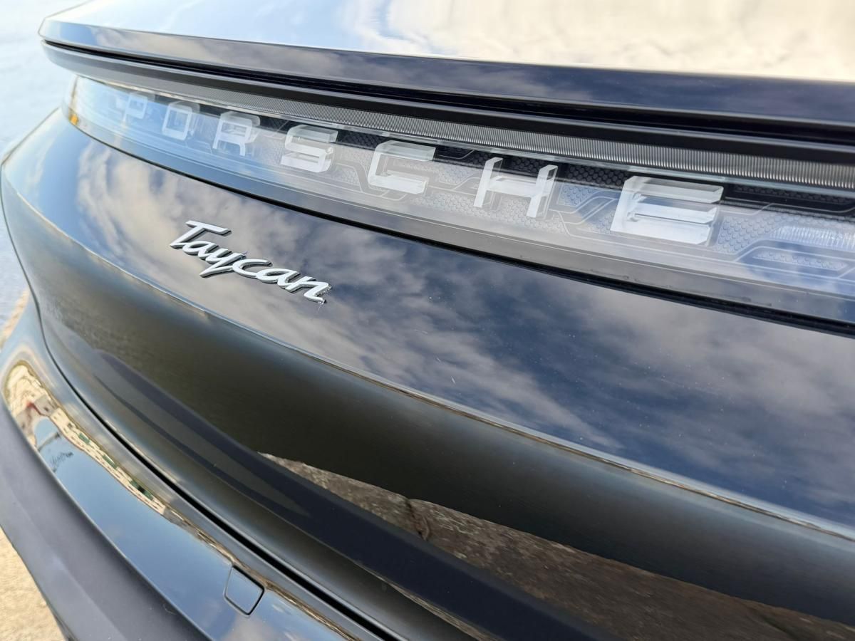 porsche-taycan-2022-eletrico-500cc
