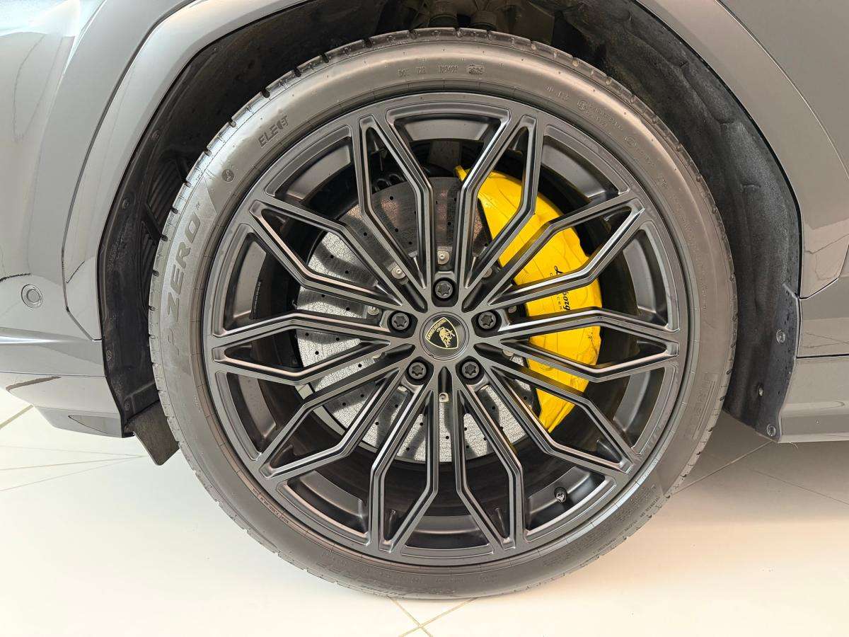 lamborghini-urus-2025-hibrido-a-gasolina-3996cc