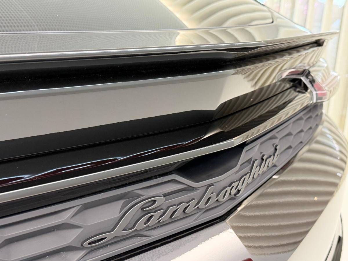 lamborghini-urus-2025-hibrido-a-gasolina-3996cc