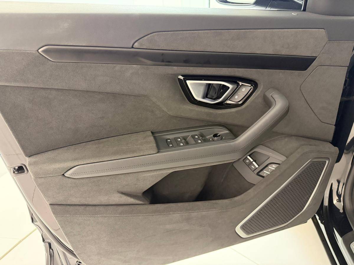 lamborghini-urus-2025-hibrido-a-gasolina-3996cc