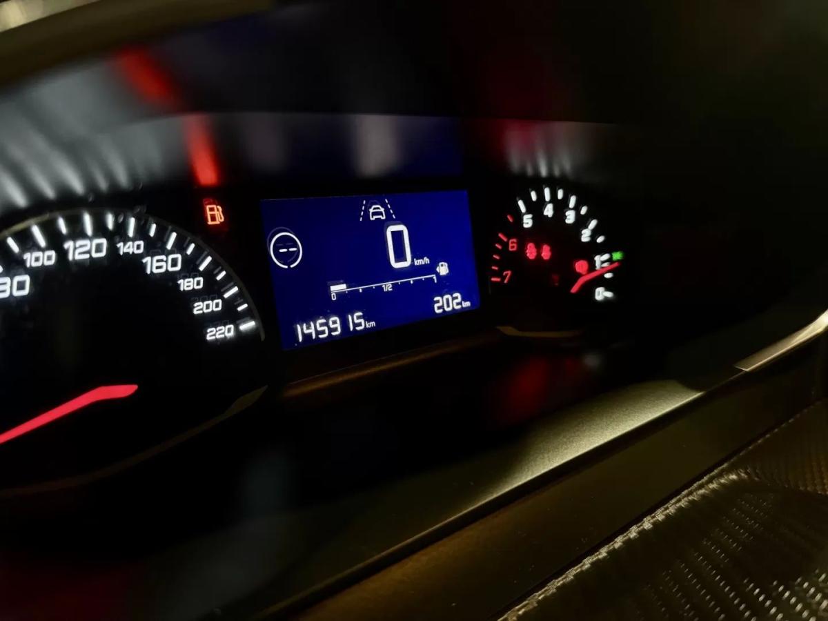 peugeot-208-2022-diesel-1499cc