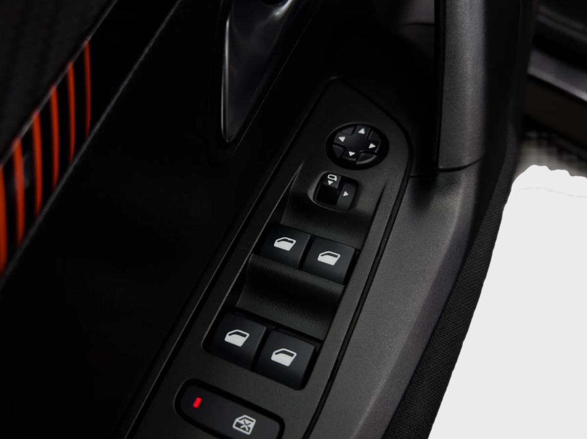 peugeot-2008-2021-diesel-1499cc