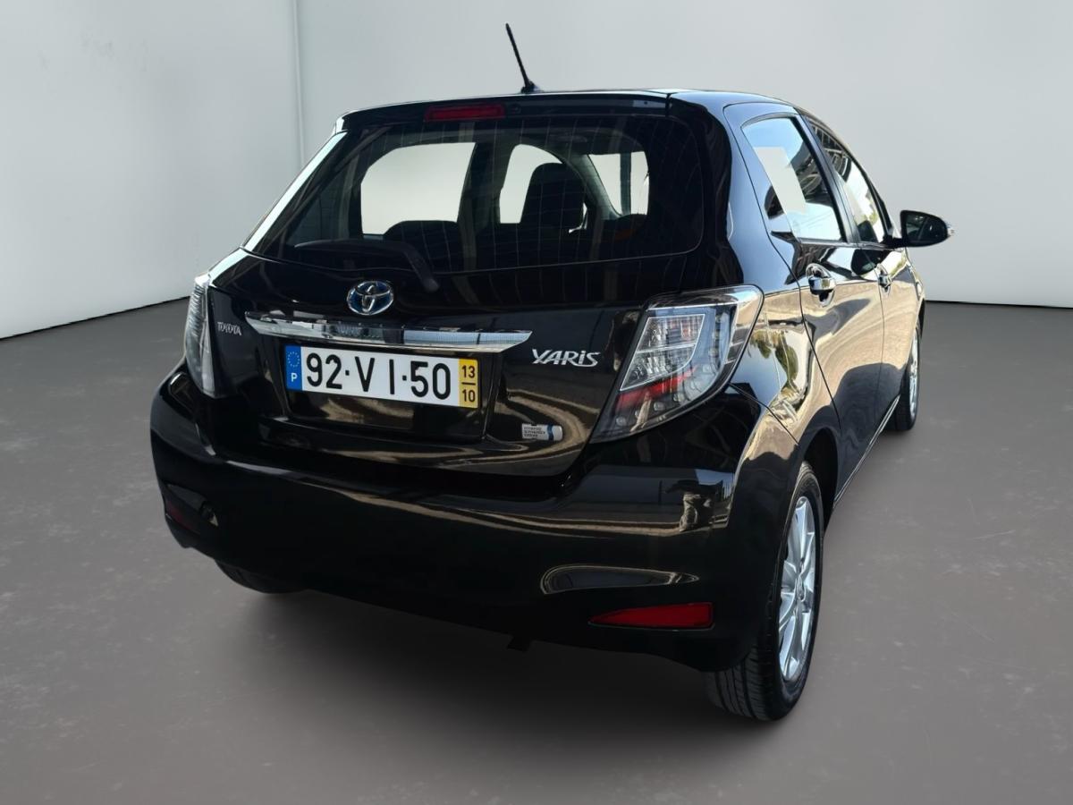 toyota-yaris-2013-hibrido-a-gasolina-1497cc