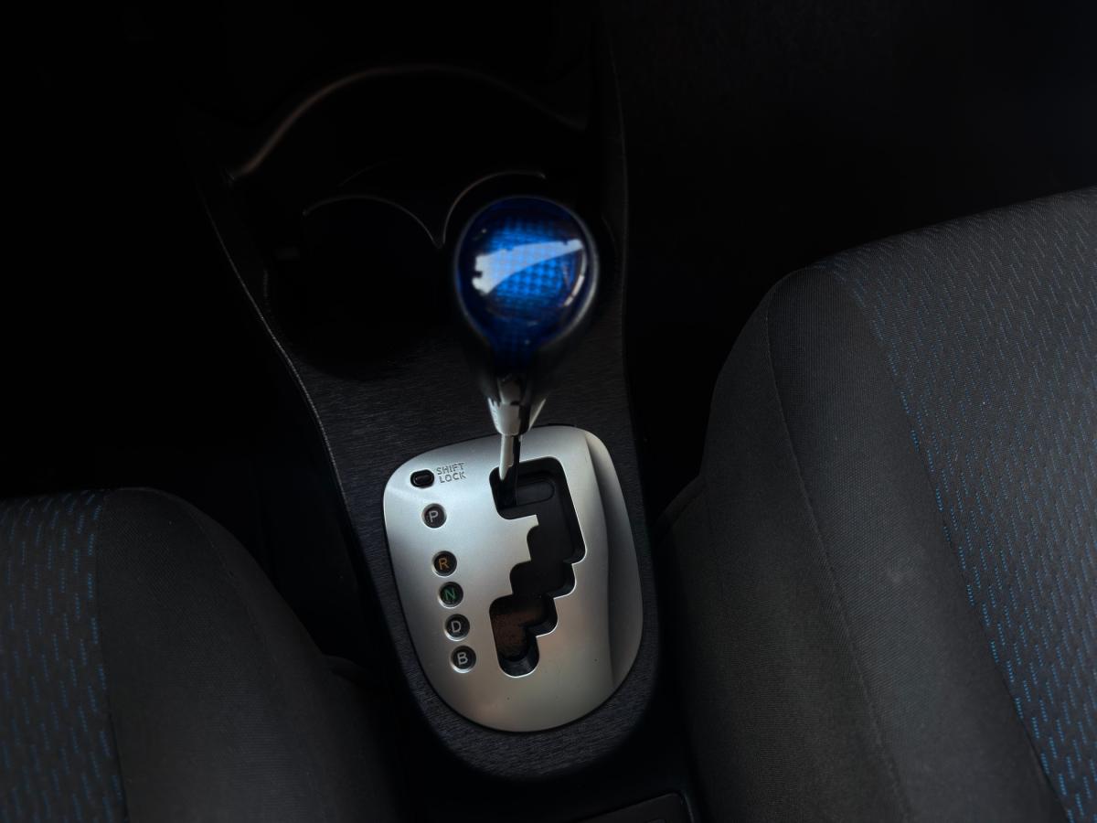 toyota-yaris-2013-hibrido-a-gasolina-1497cc