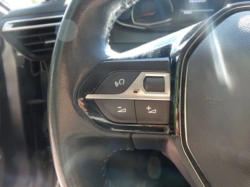 peugeot-208-2022-gasolina-1199cc