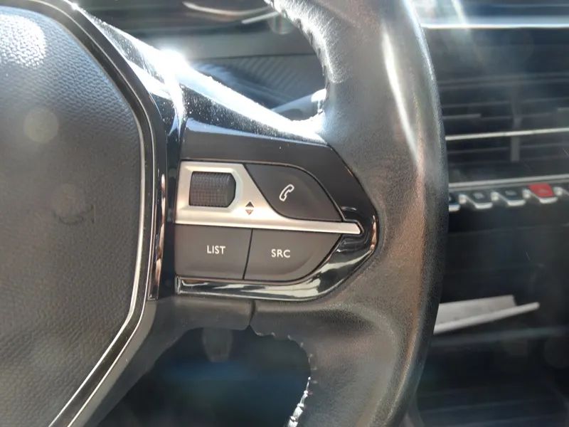 peugeot-208-2022-gasolina-1199cc