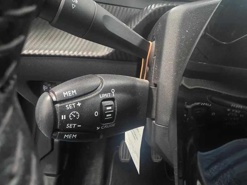 peugeot-208-2022-gasolina-1199cc