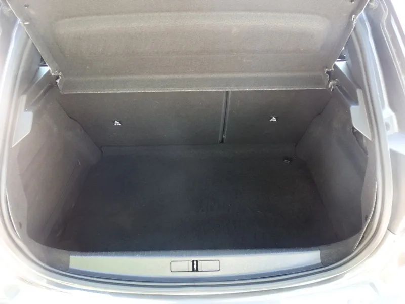 peugeot-208-2022-gasolina-1199cc