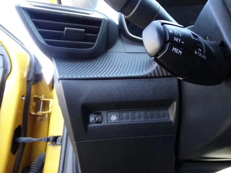 peugeot-208-2021-diesel-1499cc