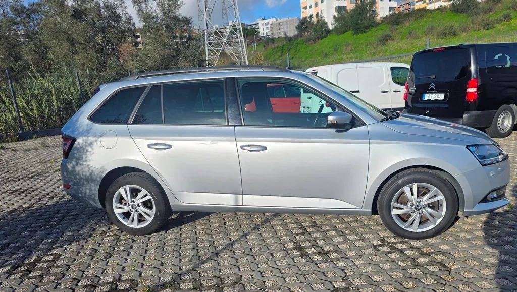 skoda-fabia-break-2021-gasolina-999cc