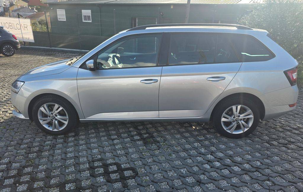 skoda-fabia-break-2021-gasolina-999cc