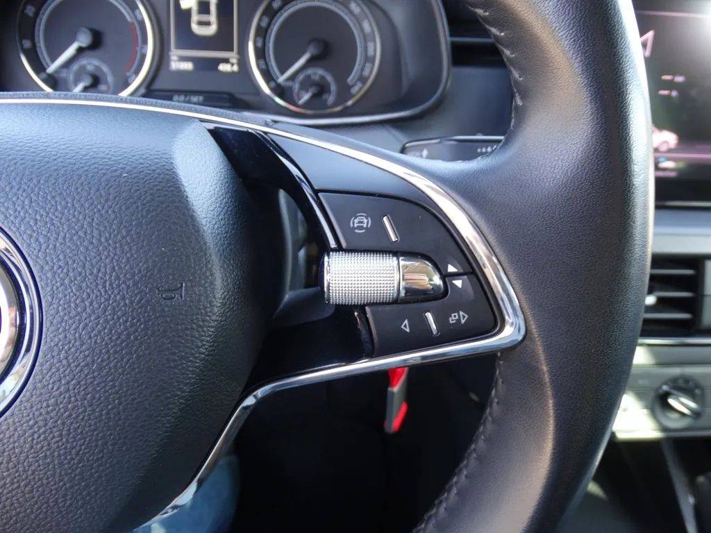 skoda-scala-2022-gasolina-999cc