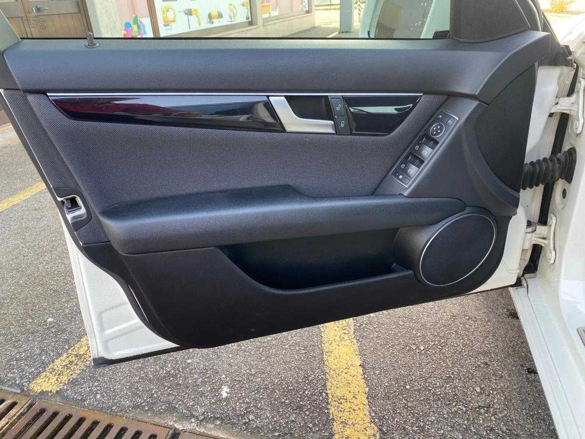 mercedes-benz-classe-c-c-200-cdi-blueefficiency-2012-diesel-2143cc