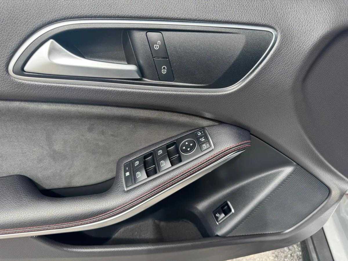 mercedes-benz-gla-200-d-2019-diesel-2143cc
