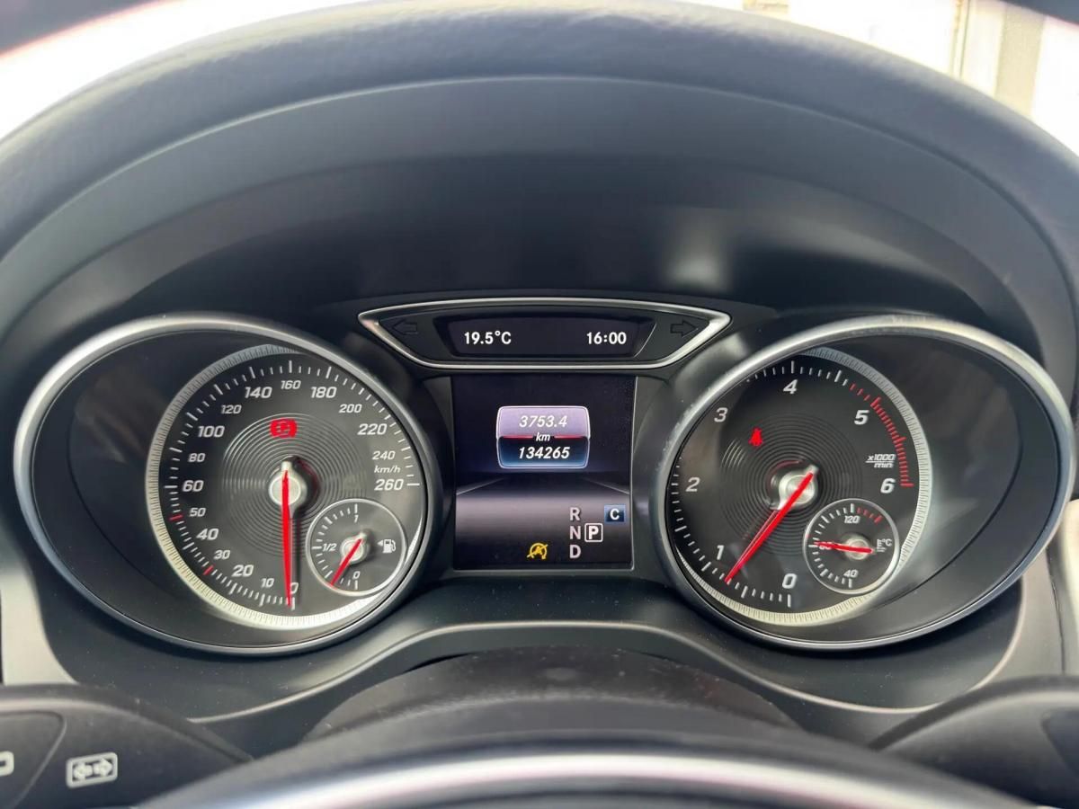 mercedes-benz-gla-200-d-2019-diesel-2143cc