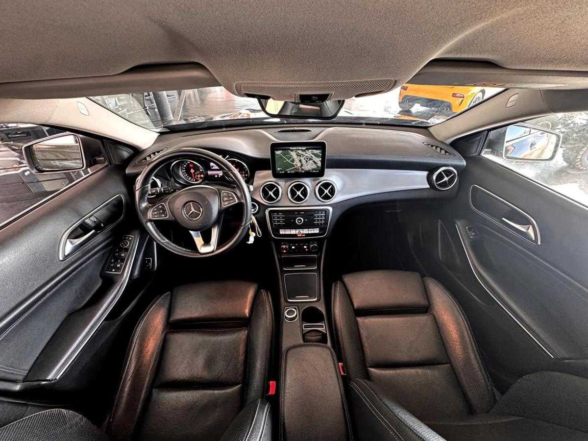 mercedes-benz-gla-220-d-2017-diesel-2143cc