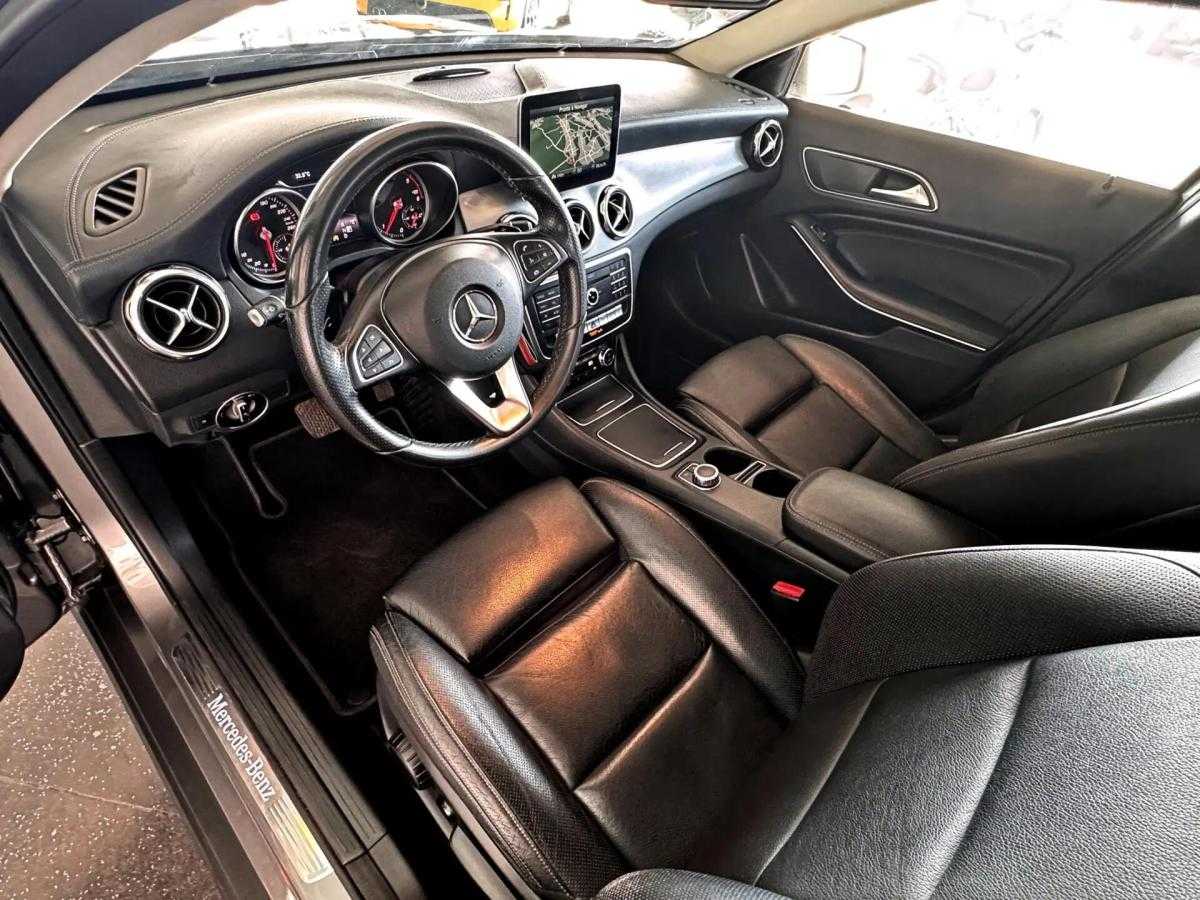 mercedes-benz-gla-220-d-2017-diesel-2143cc