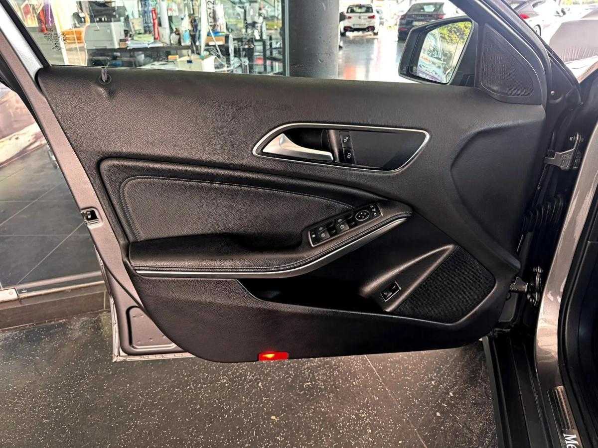 mercedes-benz-gla-220-d-2017-diesel-2143cc