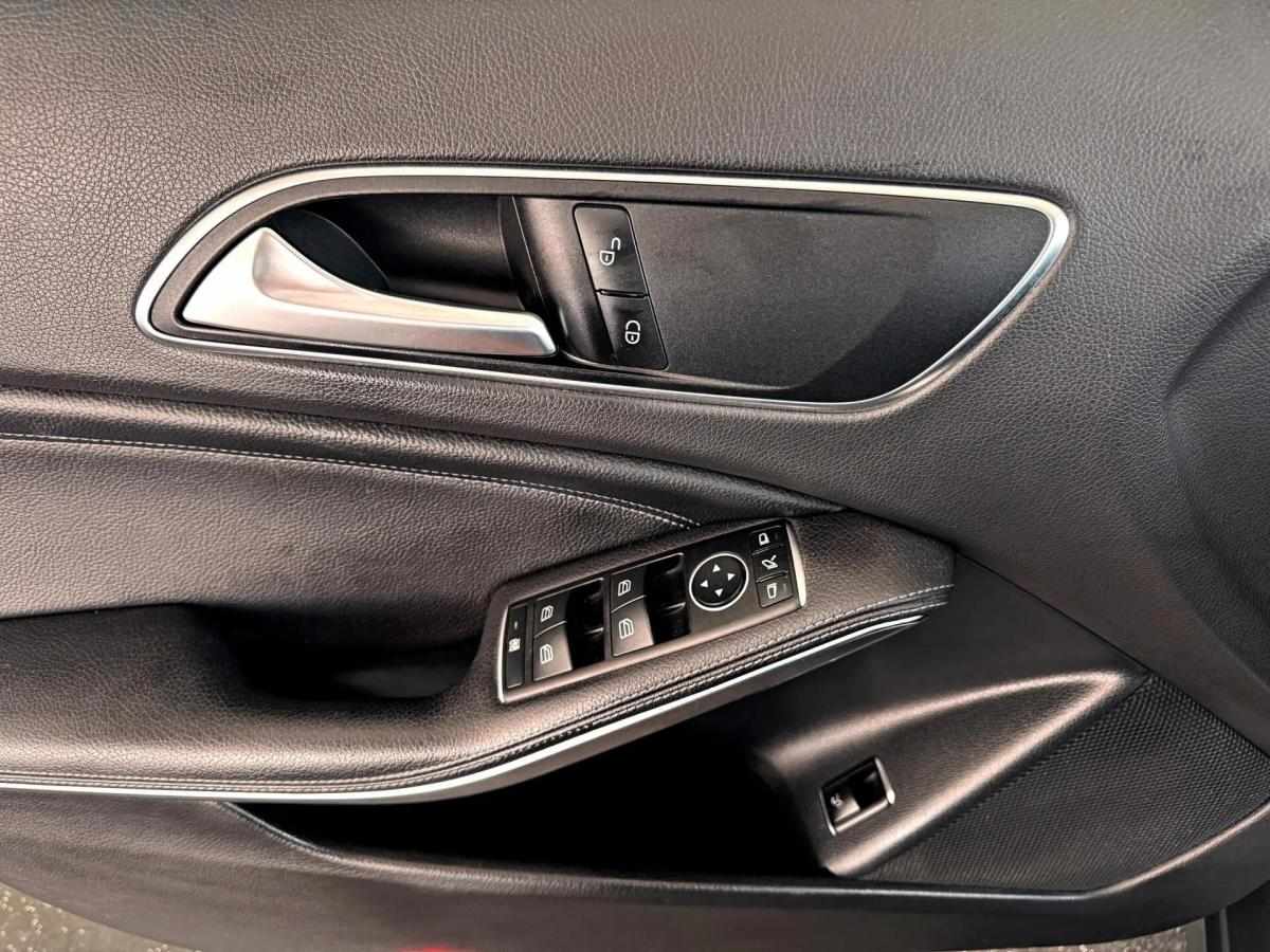 mercedes-benz-gla-220-d-2017-diesel-2143cc