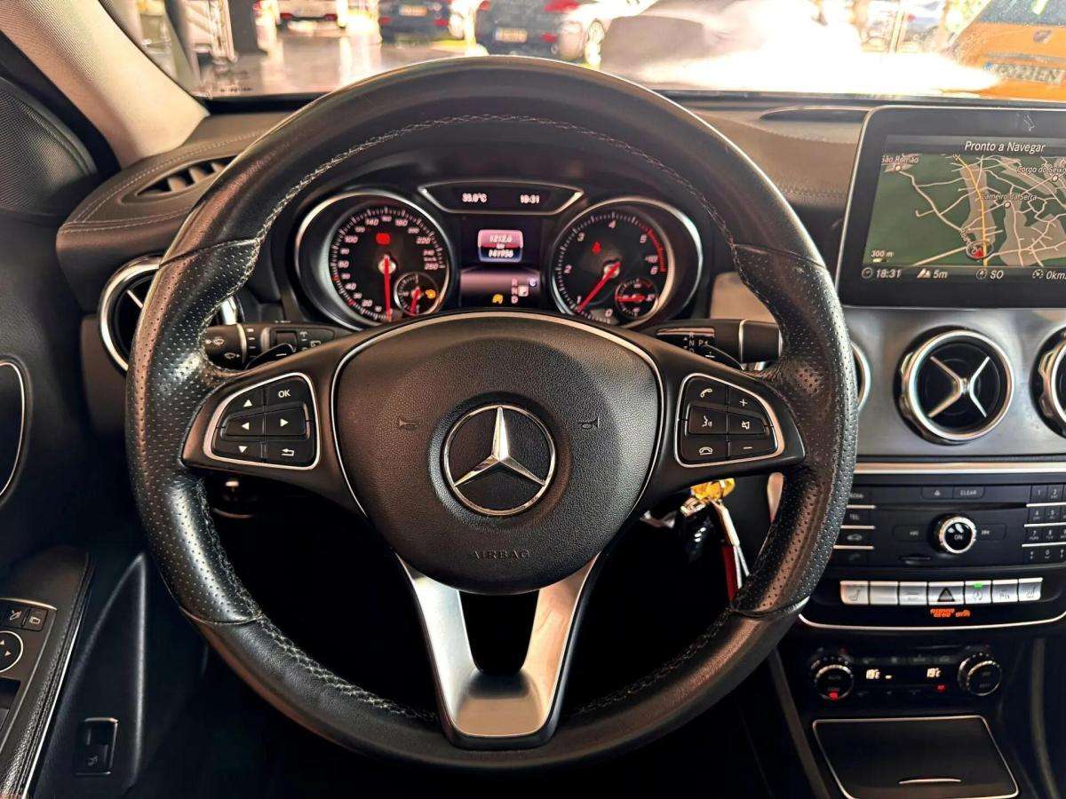 mercedes-benz-gla-220-d-2017-diesel-2143cc