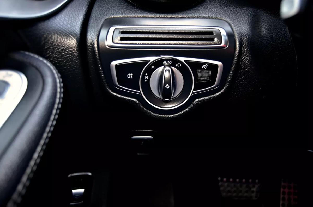 mercedes-benz-glc-220-d-4matic-2018-diesel-1950cc