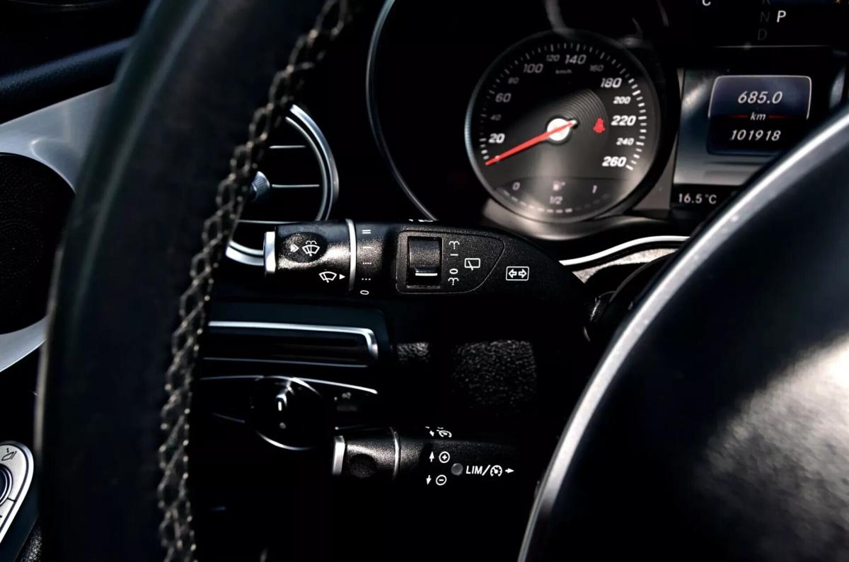 mercedes-benz-glc-220-d-4matic-2018-diesel-1950cc