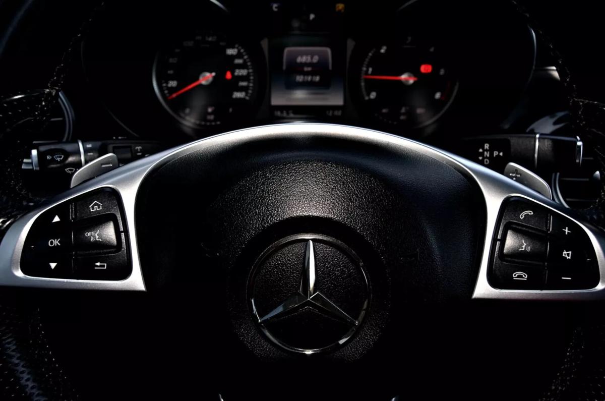 mercedes-benz-glc-220-d-4matic-2018-diesel-1950cc