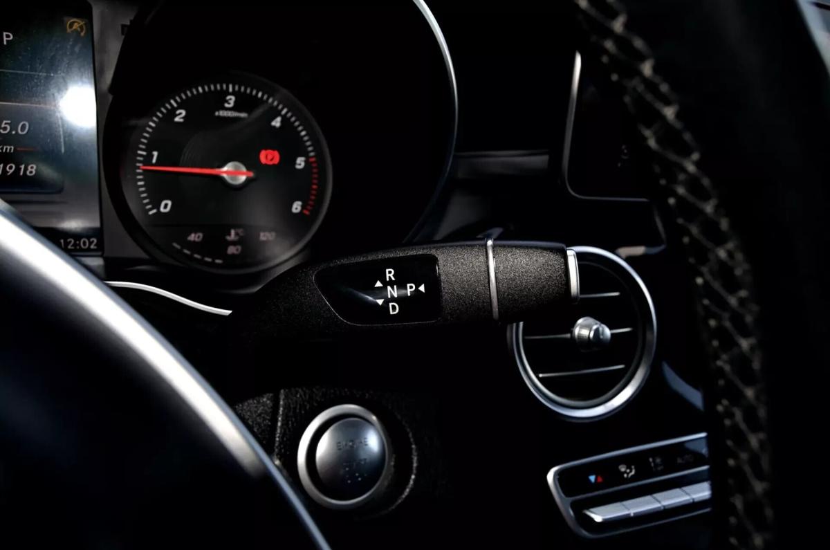 mercedes-benz-glc-220-d-4matic-2018-diesel-1950cc