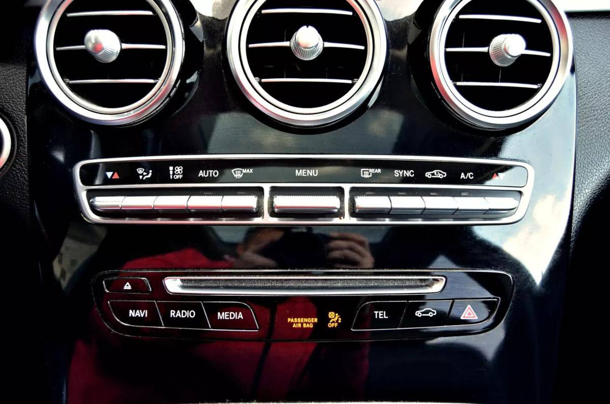 mercedes-benz-glc-220-d-4matic-2018-diesel-1950cc