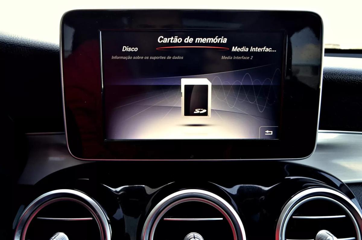 mercedes-benz-glc-220-d-4matic-2018-diesel-1950cc